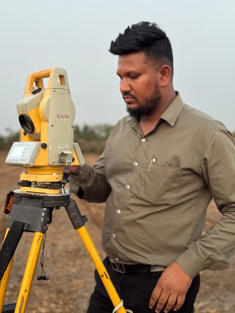 હસન ખાનુસિયા (La. Surveyor)
